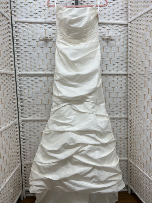 Size 6 Davids Bridal White Gown