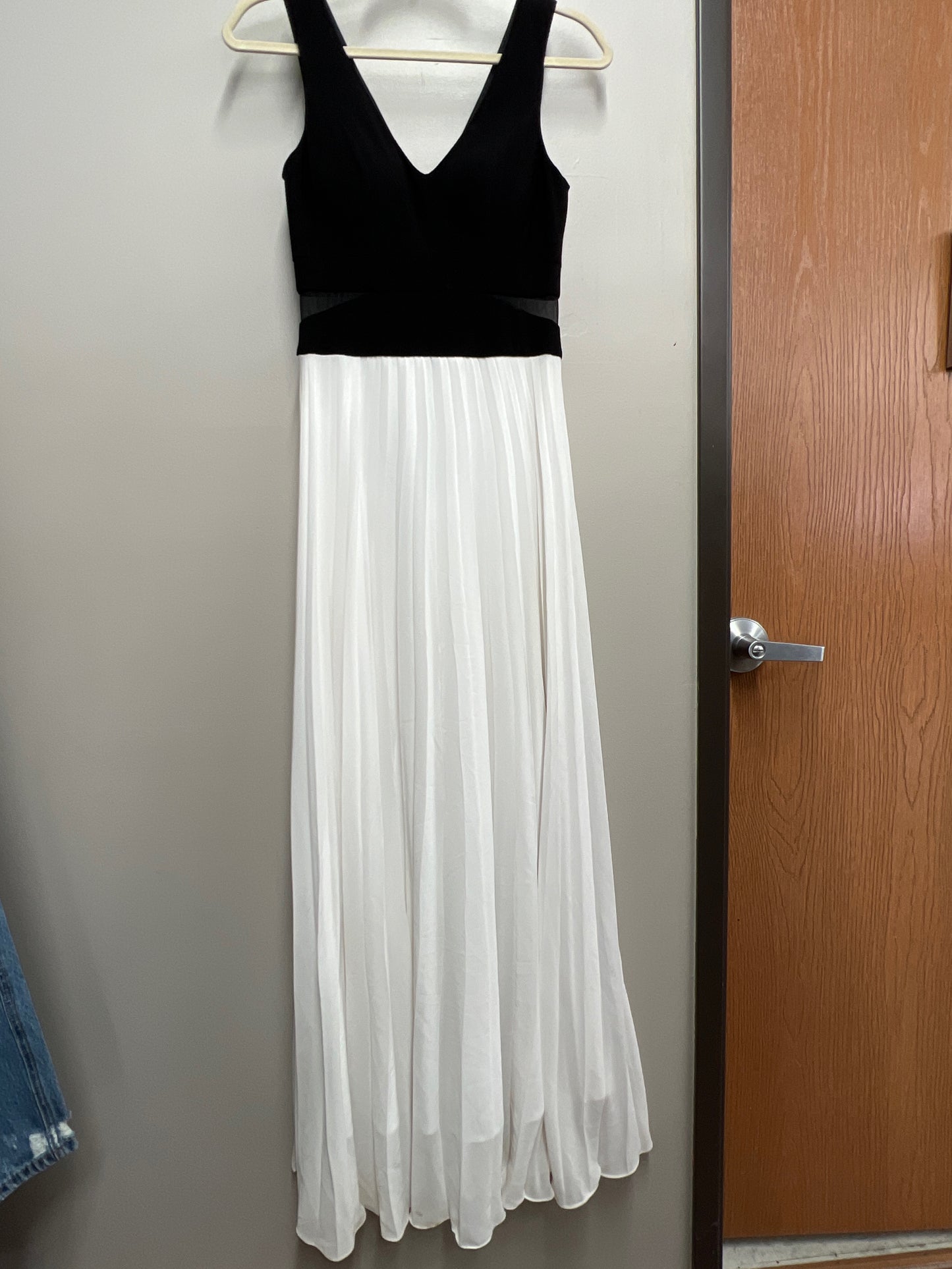 Size 4 Black/White Gown