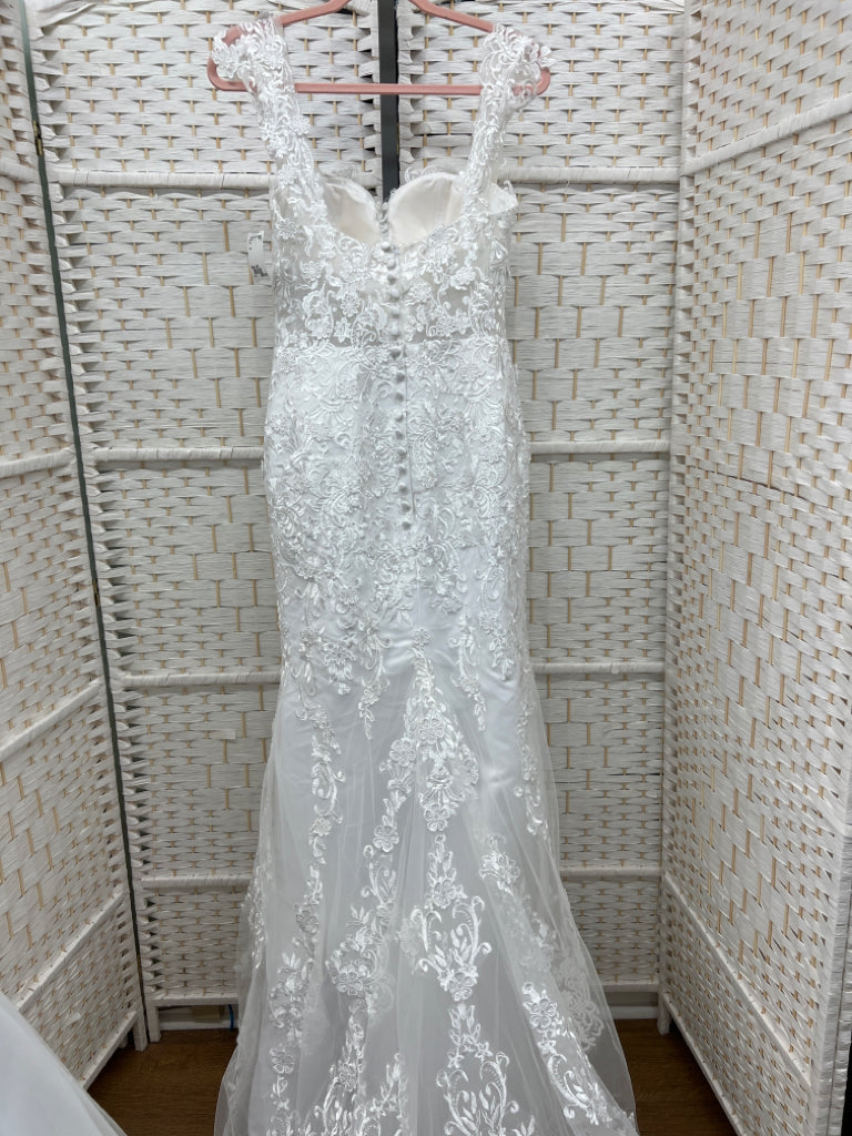 Size 6/8 White Gown