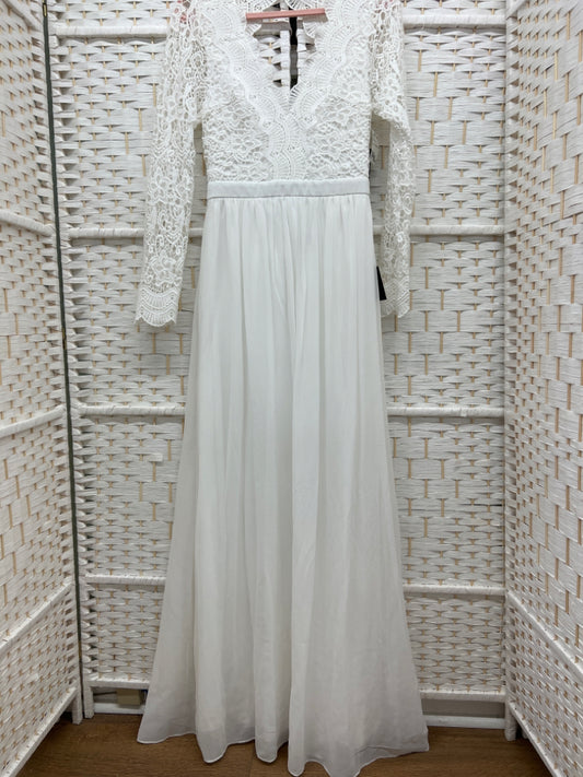 Size M Lulus White Gown