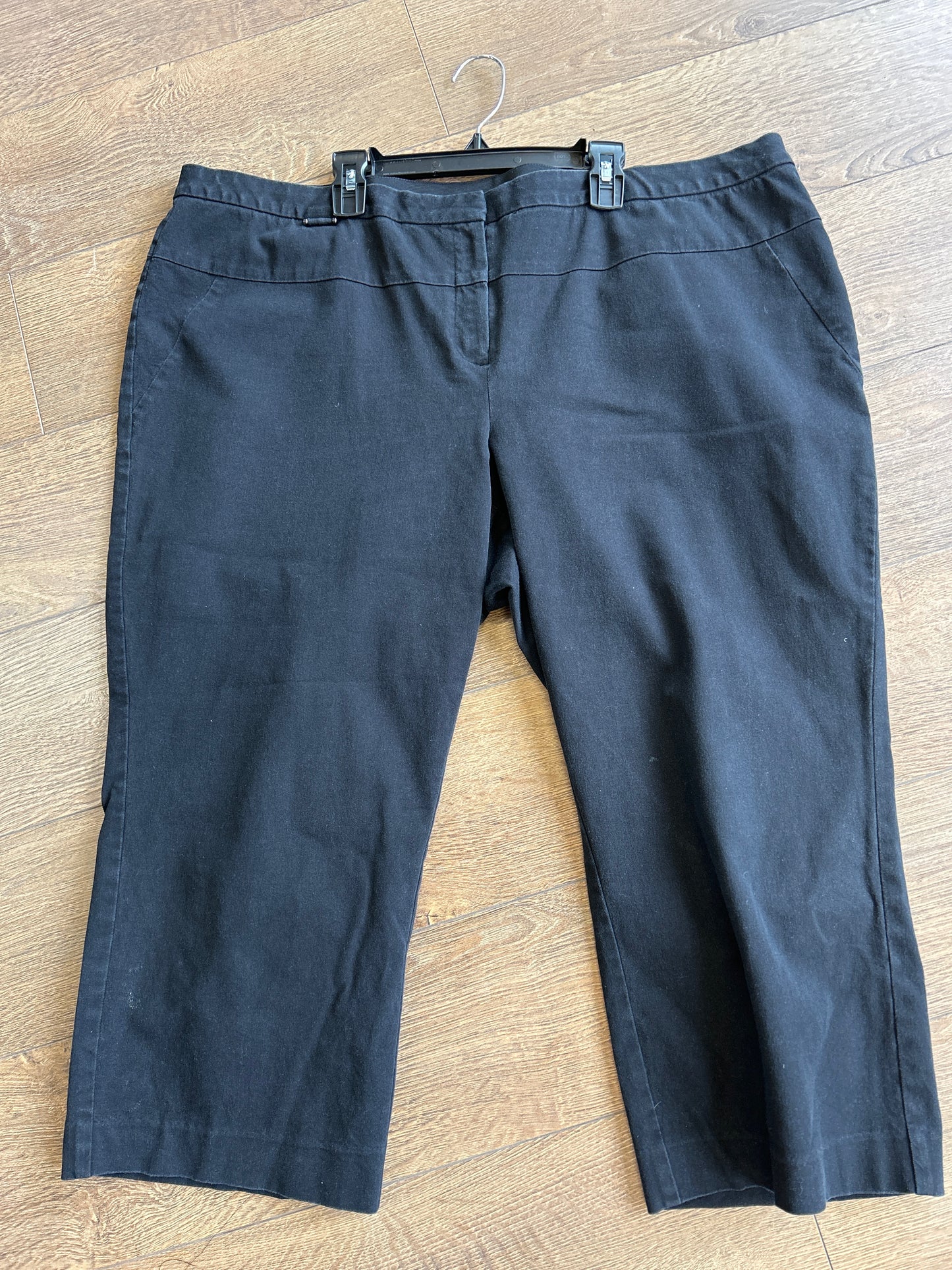 Size 22 Alfani Black Capri