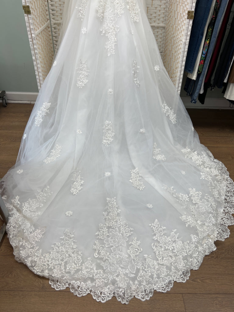 Size 14 Private Label White Gown