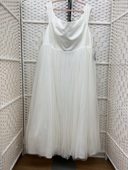 Size 26 Torrid Off White Veil