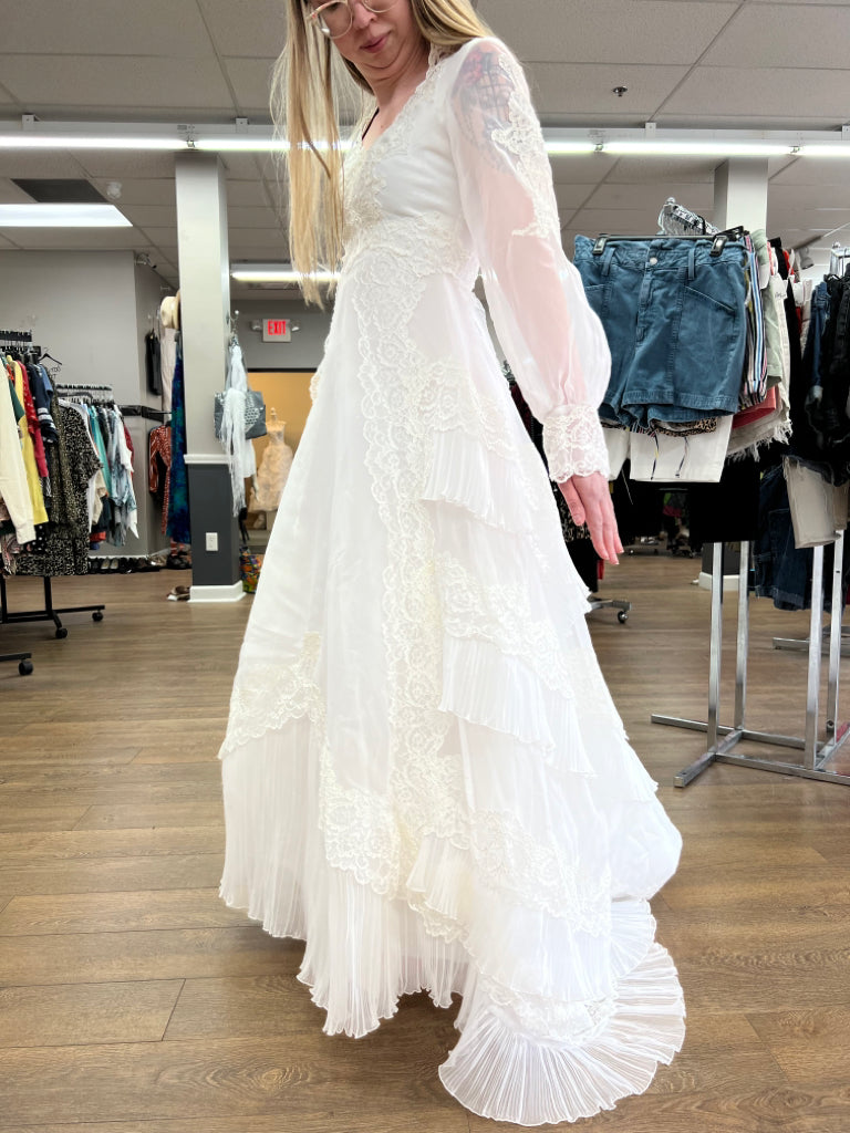 Size 3/4 Off White Gown