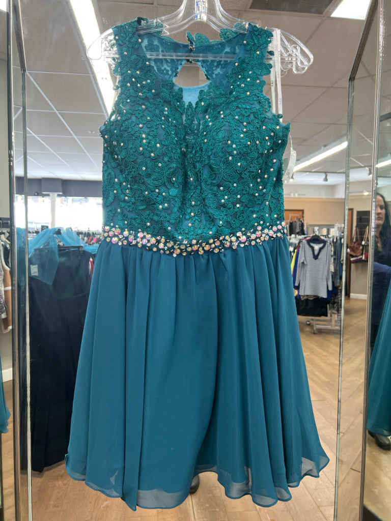 Size M Elizabeth Teal Gown