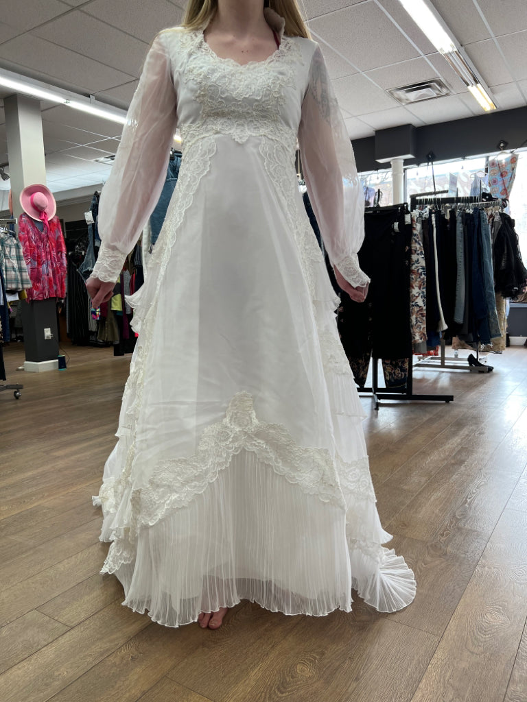 Size 3/4 Off White Gown