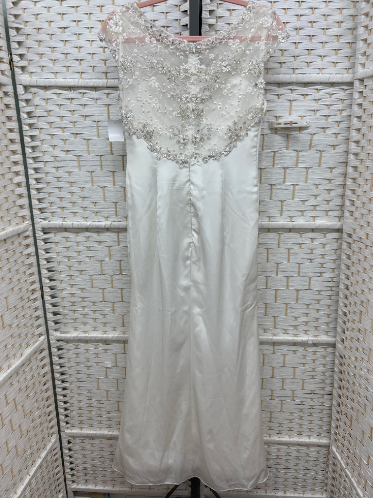 Size 8 Off White Gown