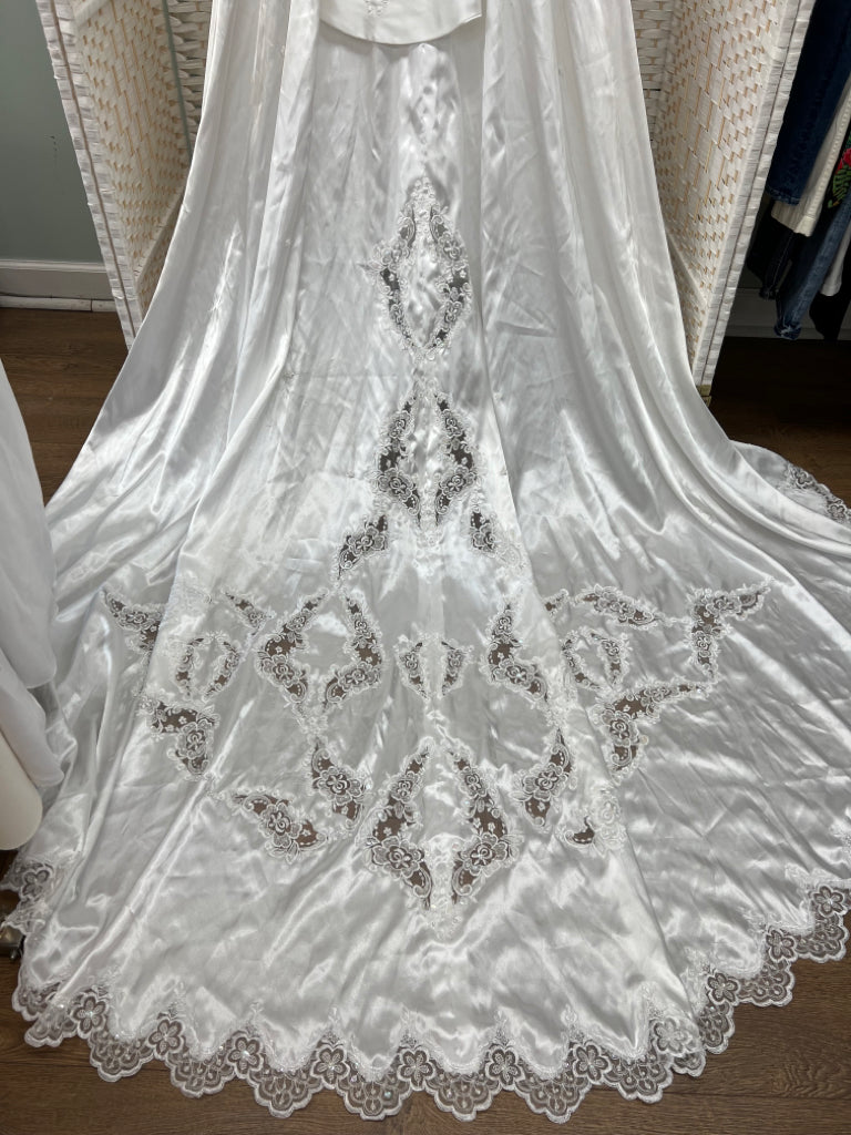 Size 12/14 Bonny White Gown