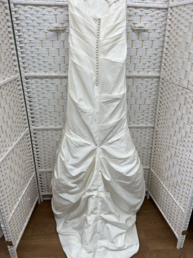 Size 6 Davids Bridal White Gown