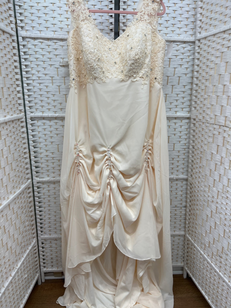 Size 24/26 Cream Gown