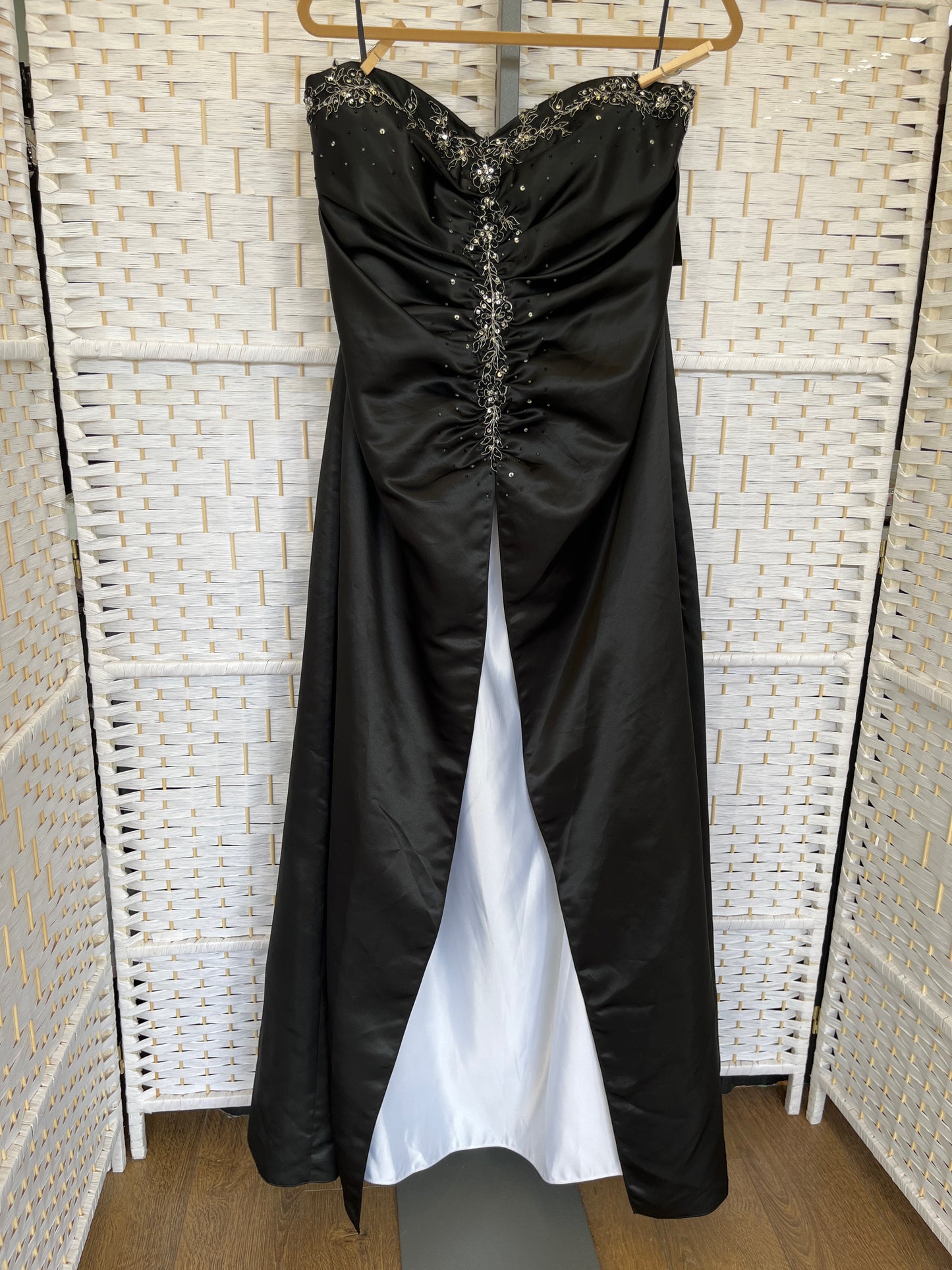 Size 20 JUMP Black/White Gown