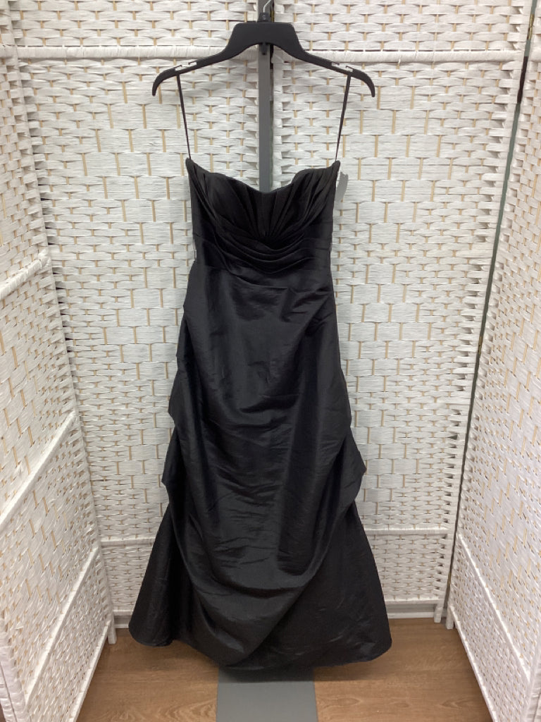 Size 6 Impressions Black Gown