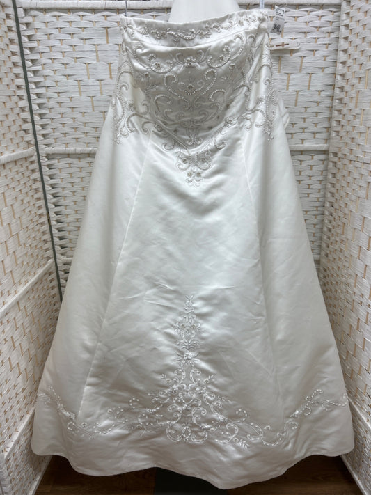 Size 22/24 Alfred Angelo Ivory Gown