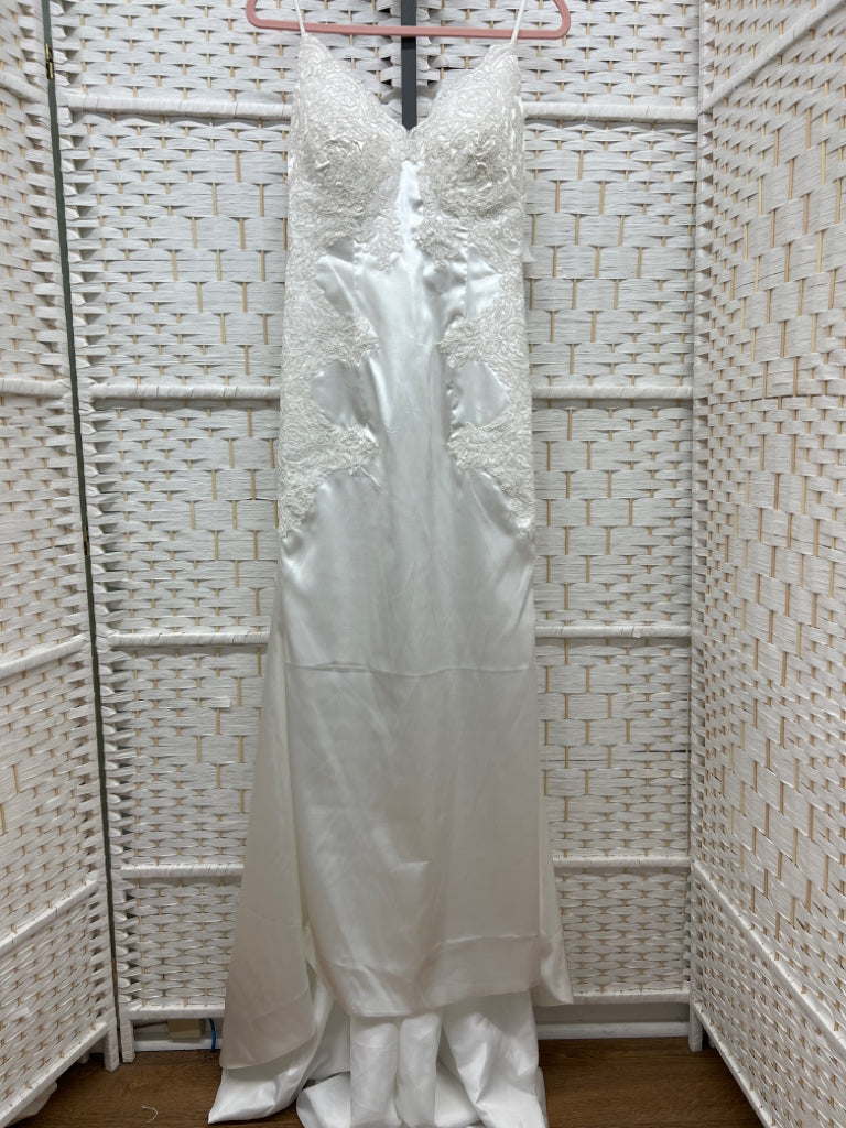 Size 4/6 White Gown