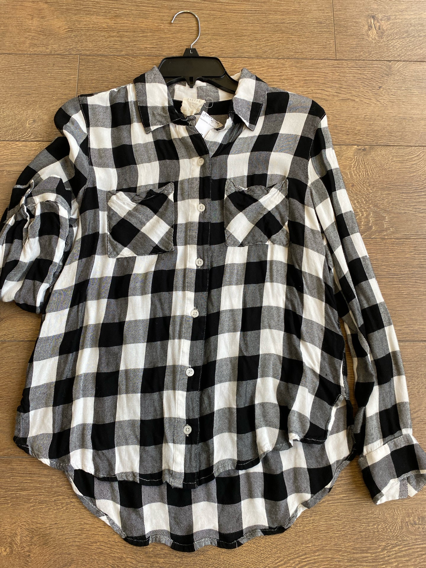 Size M Black/White Shirt